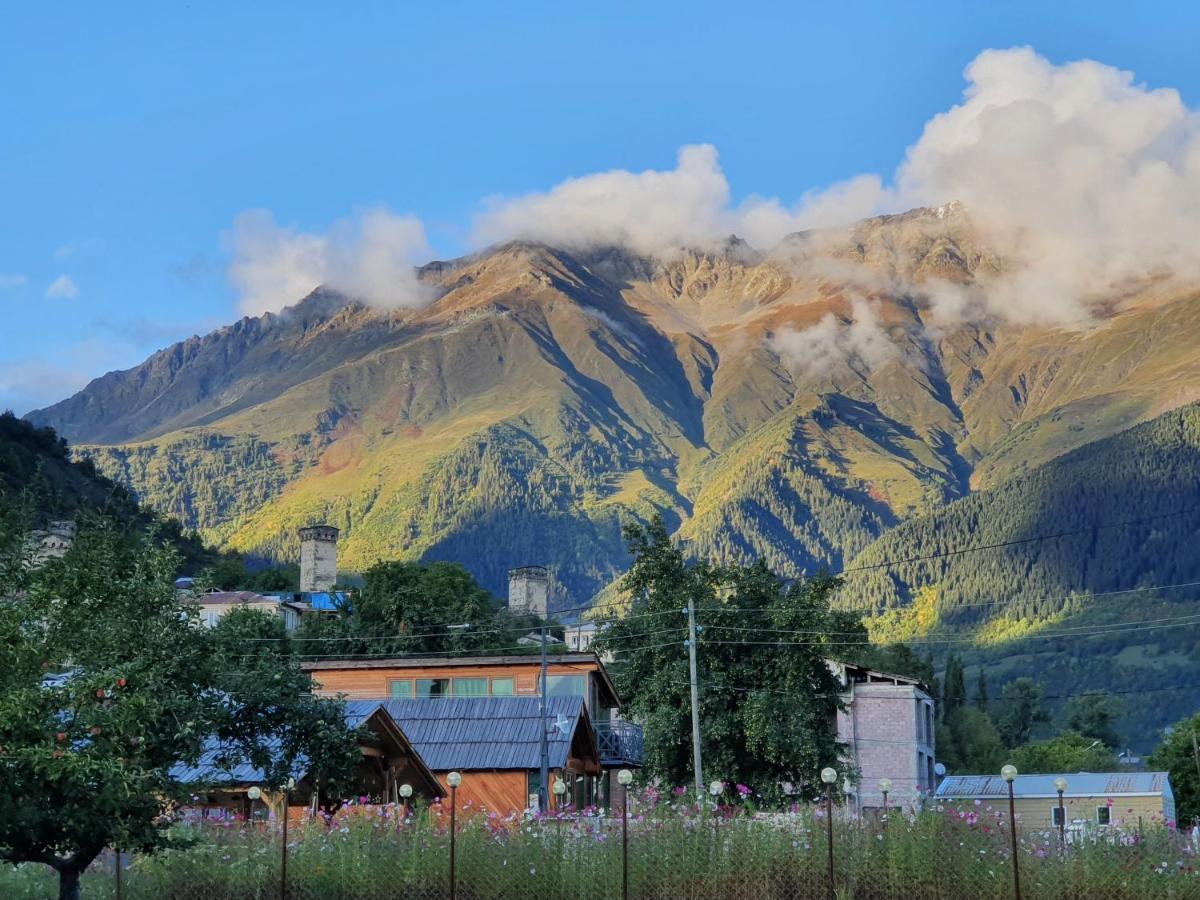 Отель Mountain Star In Местия Экстерьер фото