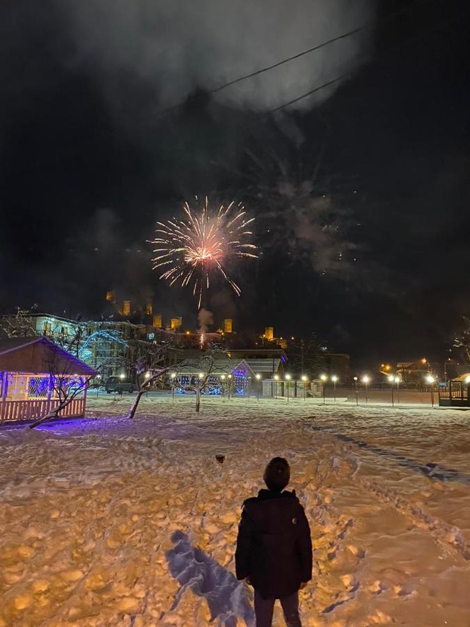 Отель Mountain Star In Местия Экстерьер фото